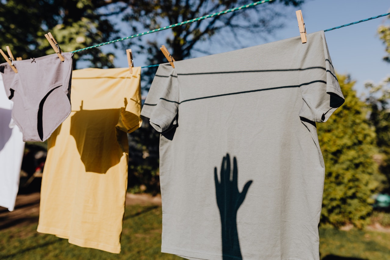 Cómo eliminar manchas difíciles y cuidar tu ropa